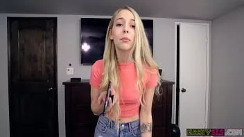 play Lily larimar stepbro kredi kartını çalarken yakalandı