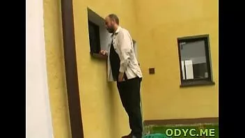 play Vera blondă abia legală și fuckmate în acest videoclip