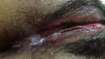 play Universitária virgem amadora se masturba com vibrador, orgasmo de contração, buceta peluda