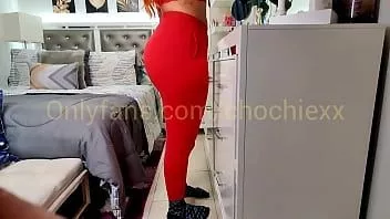 تشغيل Chochiexx يخسر رهان المسلسل العالمي وكان عليه أن يفعل اللسان معصوب العينين