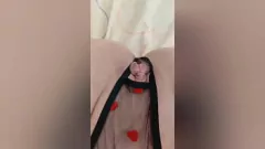 play طالبة جامعية صغيرة تسعد نفسها بالإصبع الماهر