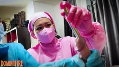 play Dominafire的女性与Mizzi Red的束缚会议