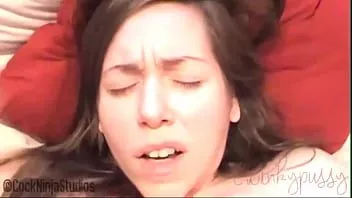 play Hermanastra indigente follada por su hermanastro en el baño - winky pussy cock ninja