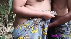 Reproducir Pasión rústica: Precious Big-Assed obtiene una mano nostálgica debajo del árbol de bambú