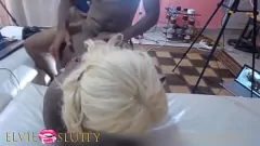 Abspielen Die große Beute des molligen Ebony -Freundes vor der Kamera gefickt