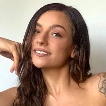 अभिनेता April Olsen