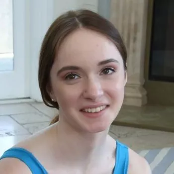 قناة Hazel Moore